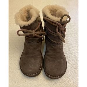 UGG Australia Caspia Brown Suede Ankle Boots Shearling Ties Women SIZE 6, 3335